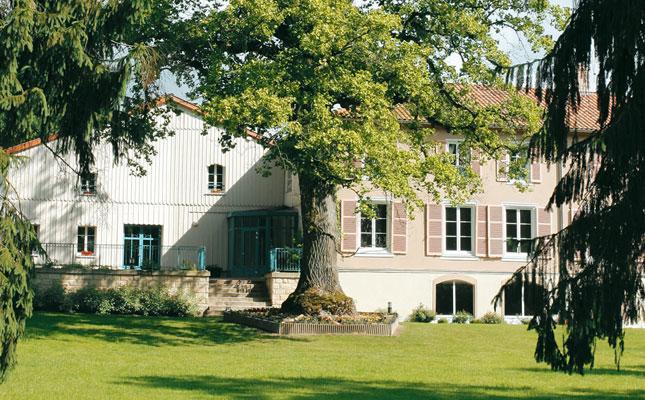 Logis Hotel - Restaurant Le Tulipier Vienne-le-Chateau Room photo