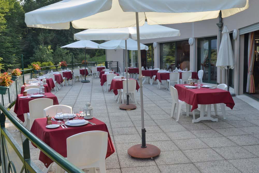 Logis Hotel - Restaurant Le Tulipier Vienne-le-Chateau Exterior photo